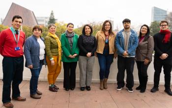 Integrantes del Comité de Prevención posan con el Planetario de fondo