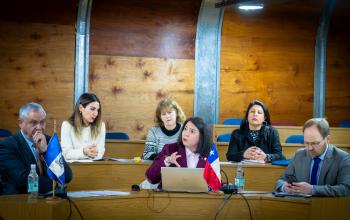 Vicerrectora expone ante el consejo superior acompañada del Rector