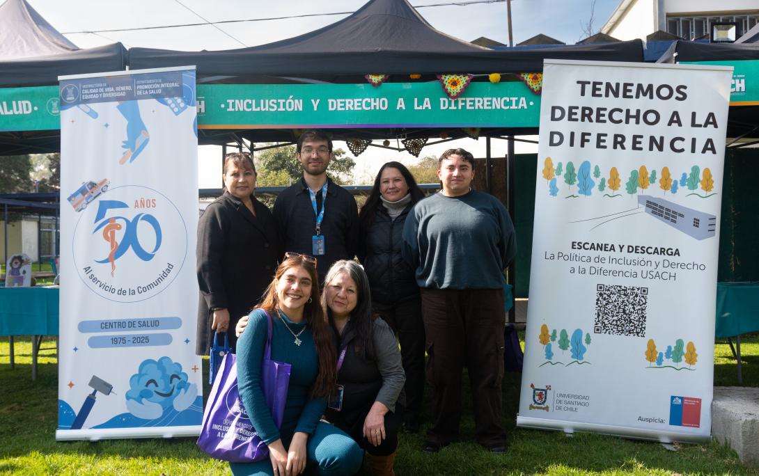 Equipo de Vicaviged en stand de feria Expo