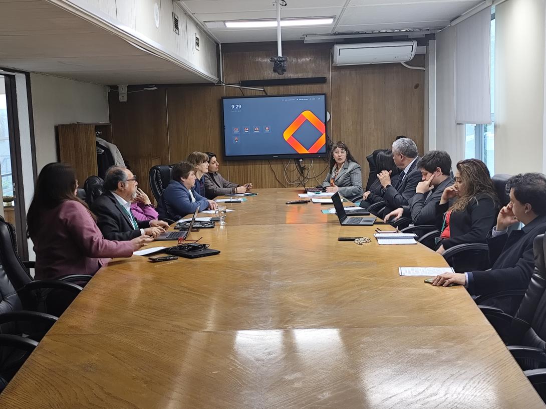Rector recibe en la sala de reuniones de Rectoría al Comité de Prevención